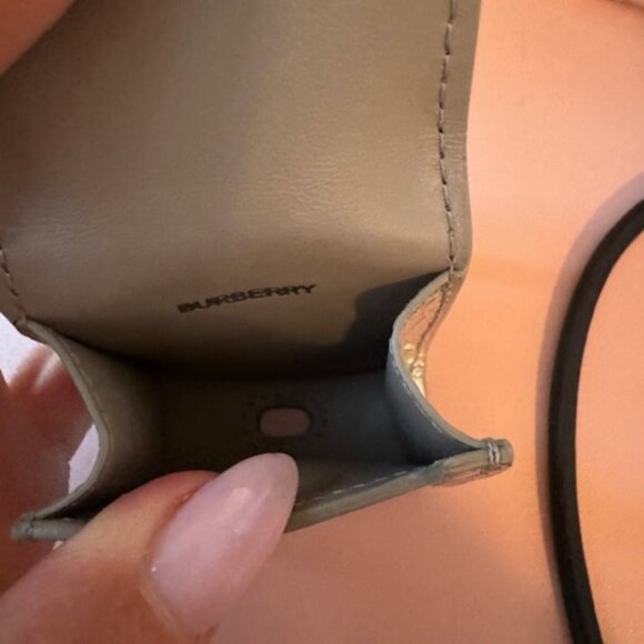 Burberry Airpod Silver Case - Picture 6 of 6